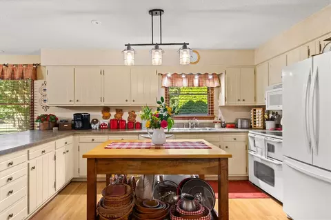 Kitchen - 9100 Case, Brooklyn, MI 49230 photo 4 of 4
