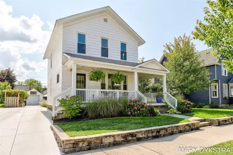 40 E 15th, Holland, MI 49423