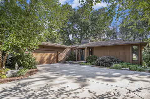 4820 Ridgeline, Grand Rapids, MI 49525
