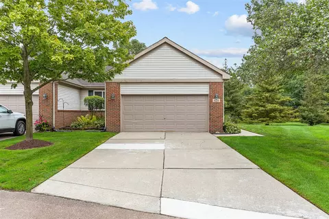 424 Ravencrest #52, Westland, MI 48185