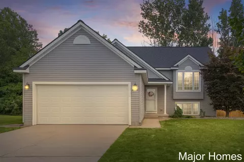 6956 Shady Knl, Caledonia, MI 49316