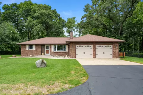 10144 Paw Paw Lk, Mattawan, MI 49071