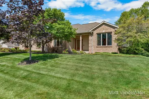 8102 Park W, Jenison, MI 49428