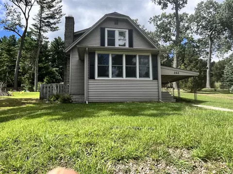 352 Oakwood Ave, Jackson, MI 49203