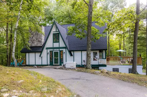 9141 Golf Prt, Stanwood, MI 49346