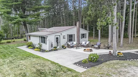 5727 S Poplar, Newaygo, MI 49337