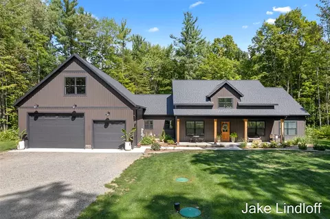 6079 13 Mile, Rockford, MI 49341