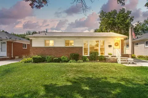 13221 Columbia, Redford, MI 48239