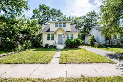 33 W Beverly Ave, Pontiac, MI 48340
