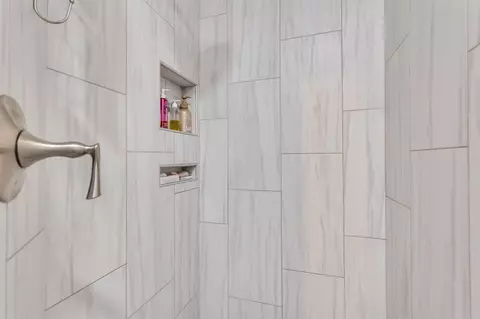 Bath - 5230 Timbercrest, Jackson, MI 49201 photo 2 of 6