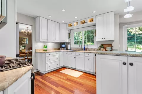 Kitchen - 5230 Timbercrest, Jackson, MI 49201 photo 2 of 6