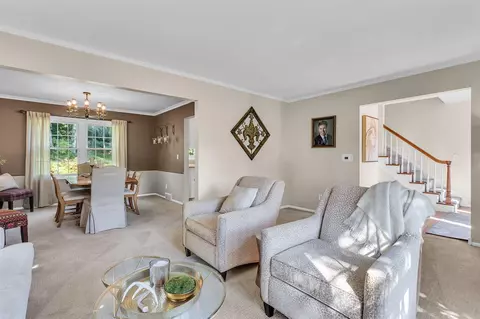 Living - 5230 Timbercrest, Jackson, MI 49201 photo 4 of 4