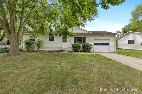 1525 Carol Lynne, Lowell, MI 49331