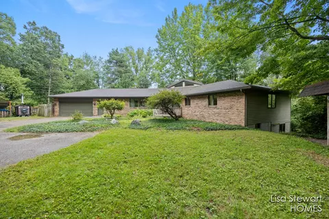 5375 Egypt Vly, Belmont, MI 49306