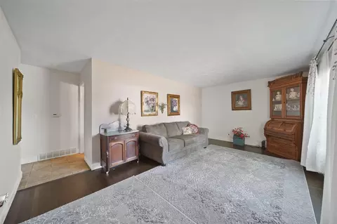 641 Robinson, Jackson, MI 49203 photo 6
