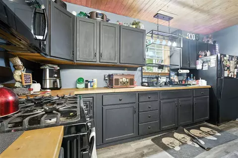 Kitchen - 15885 Mcclellan, Springport, MI 49284 photo 1 of 2
