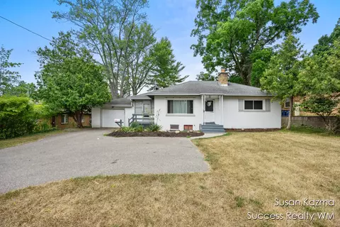 2967 Kalamazoo, Grand Rapids, MI 49508