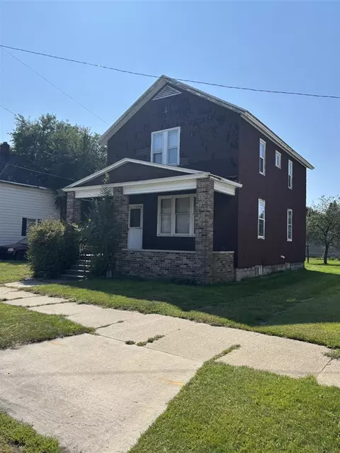810 Vine, Manistee, MI 49660