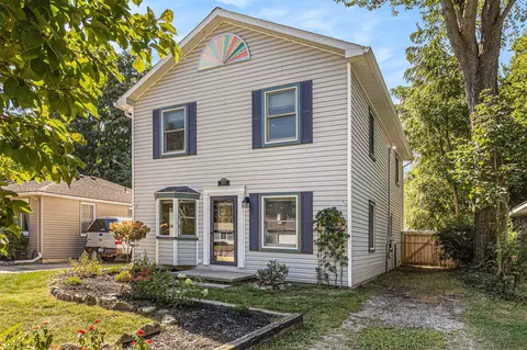 8537 2nd, Pinckney, MI 48169