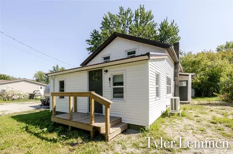 912 S Ravenna, Ravenna, MI 49451