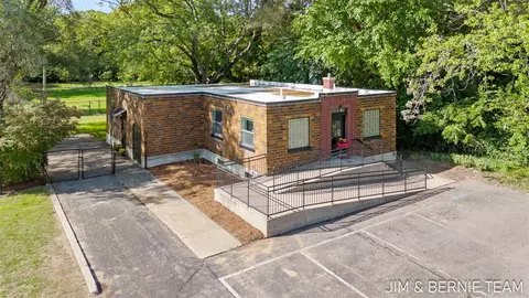 286 E 19th, Holland, MI 49423