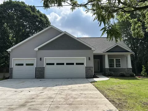 5966 E Sleepy Holw, East Lansing, MI 48823