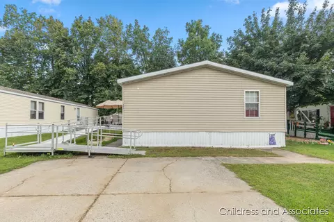 304 S Grandbrook, Grand Rapids, MI 49548