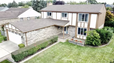 8894 Knolson Ave, Livonia, MI 48150