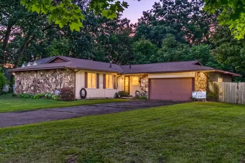 110 Walnut Woods, Plainwell, MI 49080