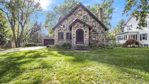 415 Charlotte, Grand Rapids, MI 49504