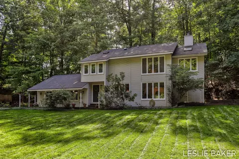 6654 Scenic Shrs, Holland, MI 49423