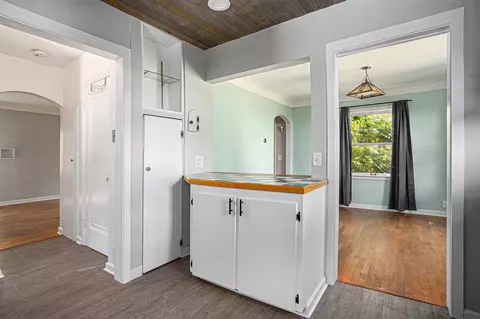 Entry Way - 2512 Wellington, Kalamazoo, MI 49008 photo 1 of 3
