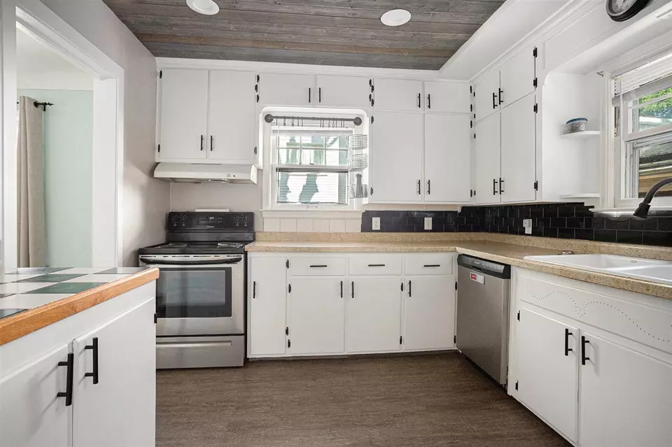 Kitchen - 2512 Wellington, Kalamazoo, MI 49008 photo 2 of 2