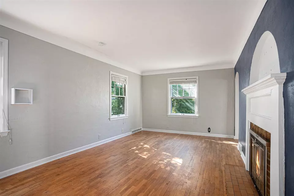 Living - 2512 Wellington, Kalamazoo, MI 49008 photo 4 of 4