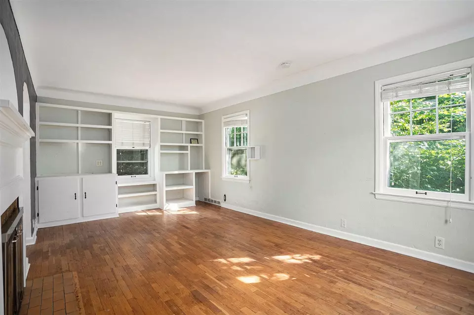 Living - 2512 Wellington, Kalamazoo, MI 49008 photo 2 of 4