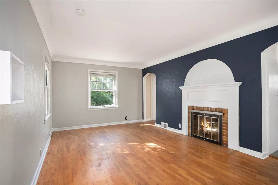 Living - 2512 Wellington, Kalamazoo, MI 49008 photo 1 of 4