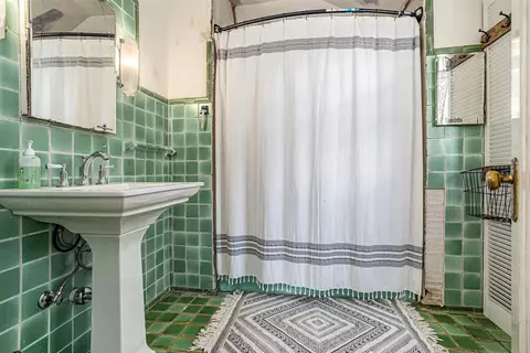 Bath - 314 N Madison, Marshall, MI 49068 photo 1 of 1