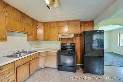 Kitchen - 4804 Zahm, Belding, MI 48809 photo 2 of 3