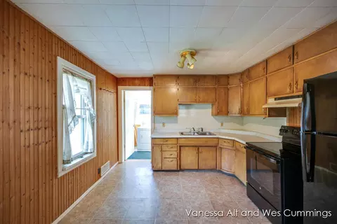 Kitchen - 4804 Zahm, Belding, MI 48809 photo 1 of 3