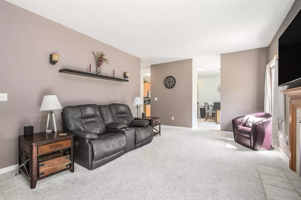 Living - 69154 Elkhart, Edwardsburg, MI 49112 photo 2 of 2