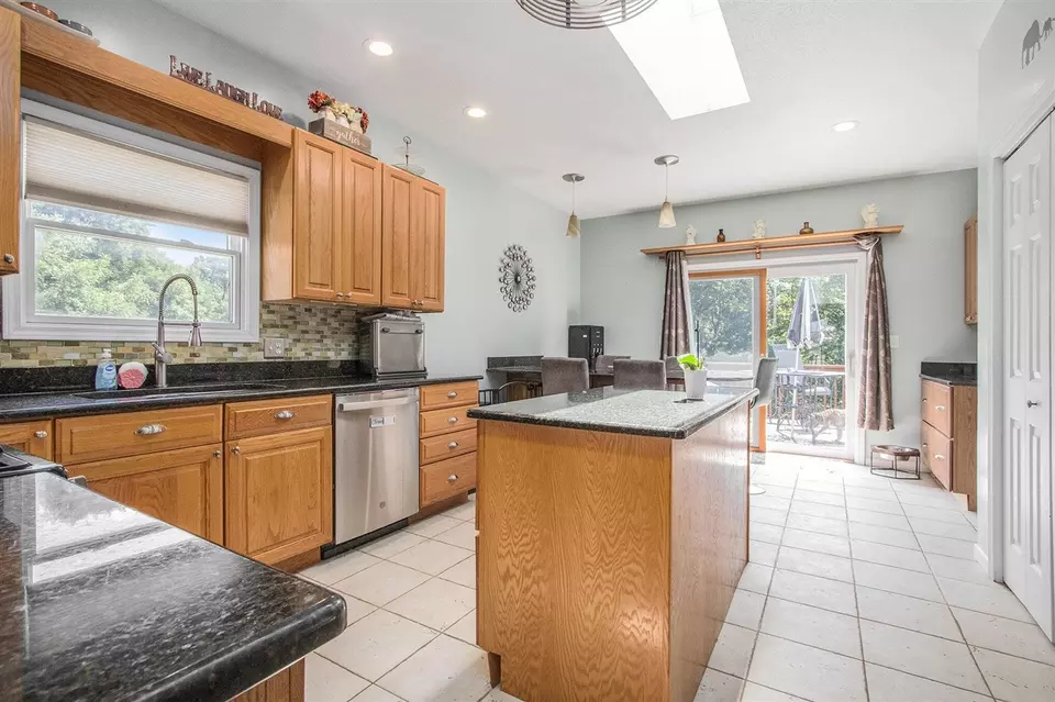 Kitchen - 69154 Elkhart, Edwardsburg, MI 49112 photo 3 of 6