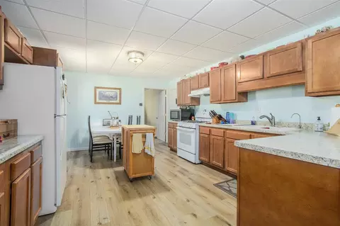 Kitchen - 69154 Elkhart, Edwardsburg, MI 49112 photo 1 of 6