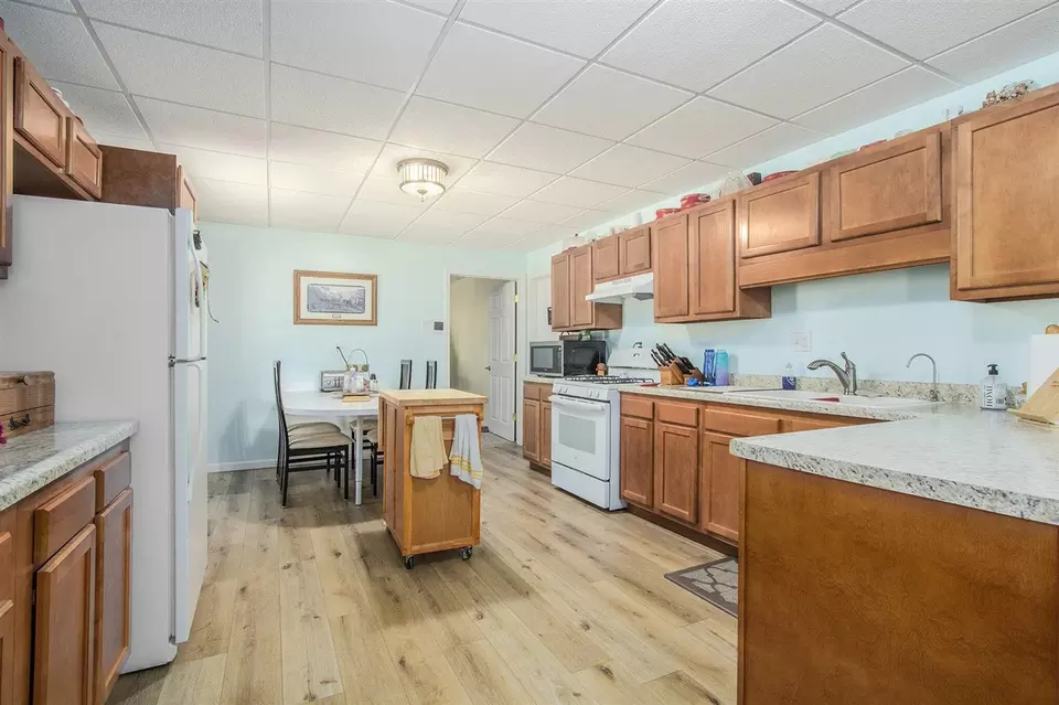 Kitchen - 69154 Elkhart, Edwardsburg, MI 49112 photo 1 of 6