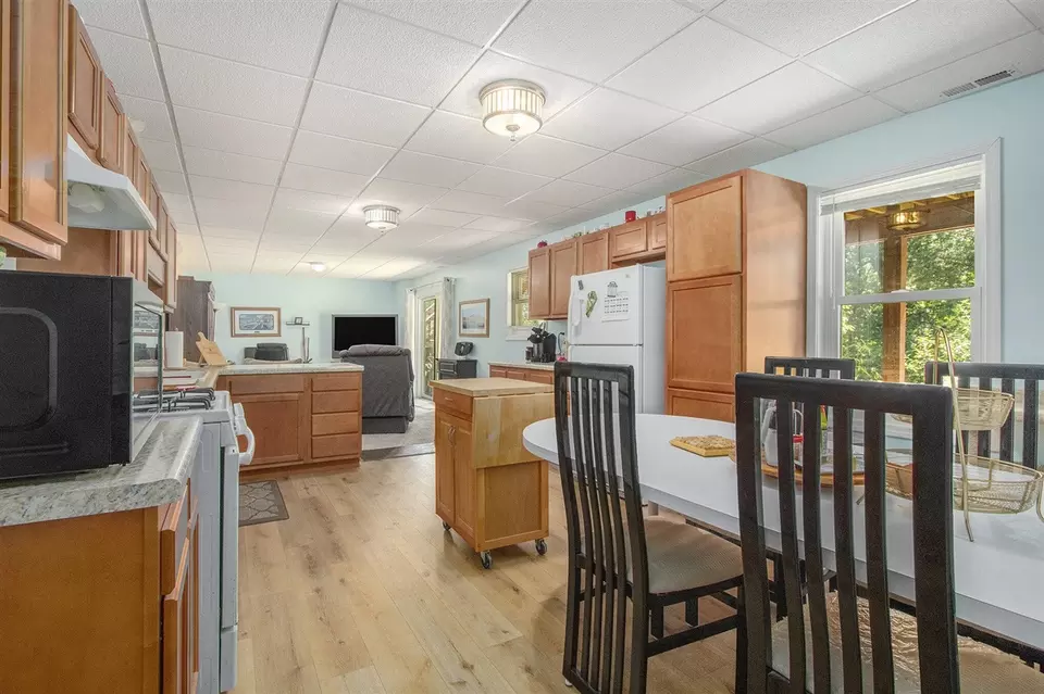 Kitchen - 69154 Elkhart, Edwardsburg, MI 49112 photo 2 of 6