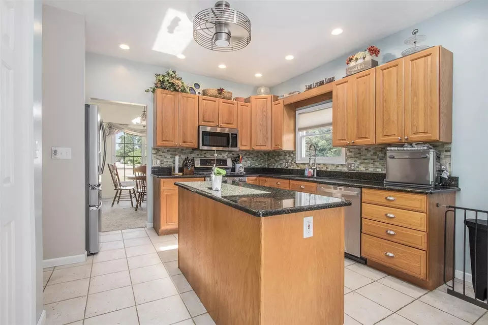 Kitchen - 69154 Elkhart, Edwardsburg, MI 49112 photo 4 of 6