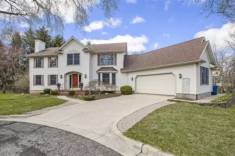 3829 Waldenwood, Ann Arbor, MI 48105