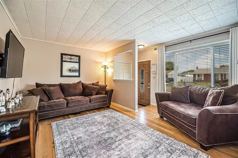 6915 Apache, Westland, MI 48185 photo 5