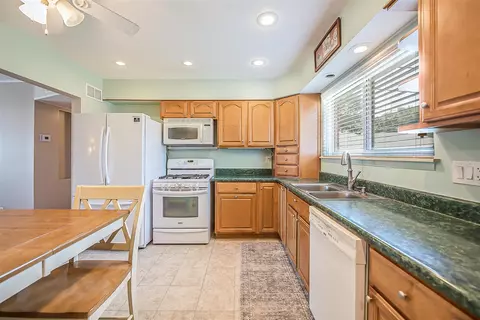 6915 Apache, Westland, MI 48185 photo 10