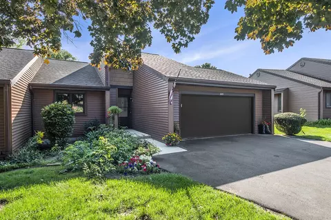625 Maple Crk, Holland, MI 49423