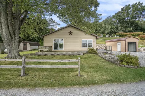 68435 Sweet Lk, Sturgis, MI 49091